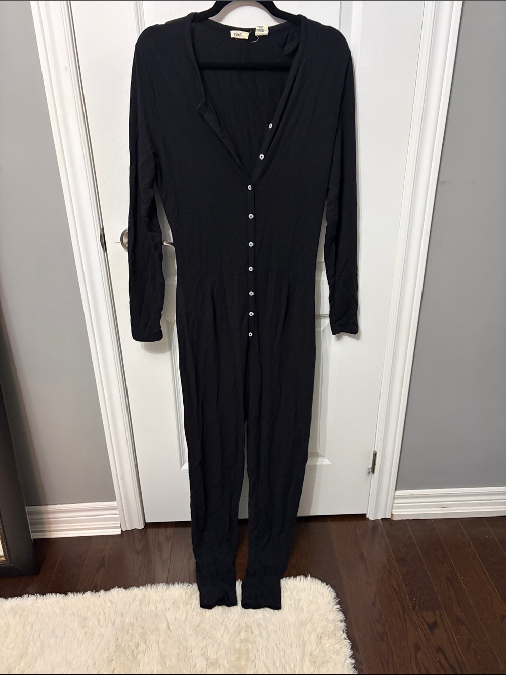 Priv Women's Black Button-Front pajamas
